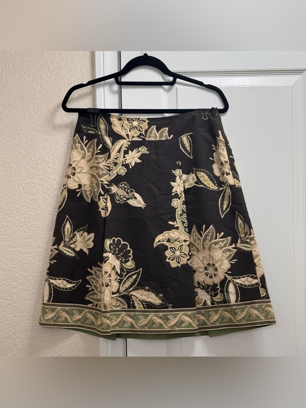 Ann Taylor Brown A-Line Silk Blend Skirt with Cream Floral and Green Border
